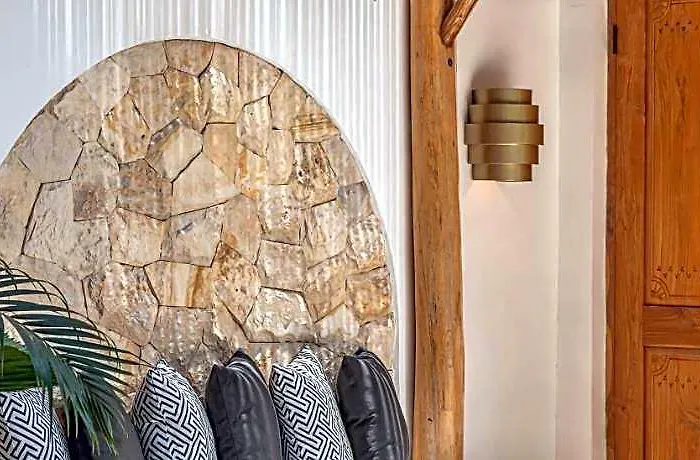 Hotel Saposan - Modern And Stylish 2br Escape In