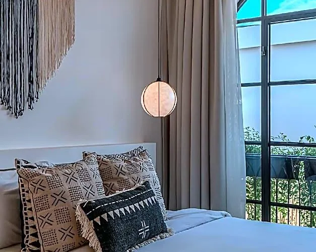 Saposan - Modern And Stylish 2br Escape In Hotel 4*